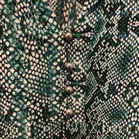 🌿 Dana Buchman Snake Print Top 🌿 - Picture 3 of 9